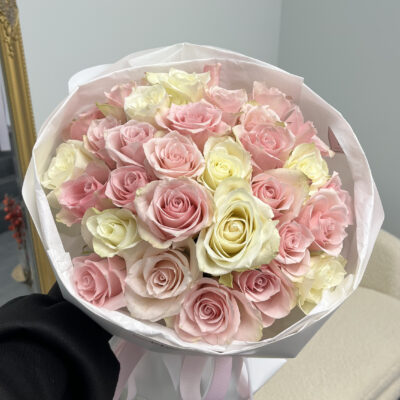 31 троянда сорту Athena