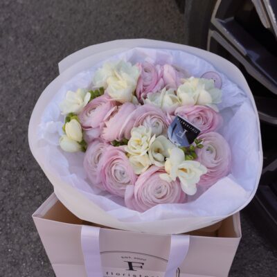 Мікс ранункулюсів та фрезій