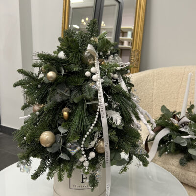 Ялинка з нобілісу в біло золотистій колористиці