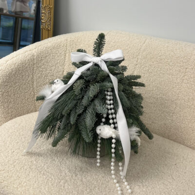 Ялинка з нобілісу в керамічному кашпо