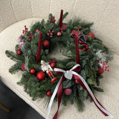 Вінок з нобілісу в червоній колористиці