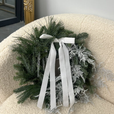 Віночок з нобілісу, хвої та аспарагусу