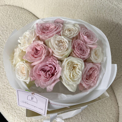 13 парфумованих троянд сорту O’Hara