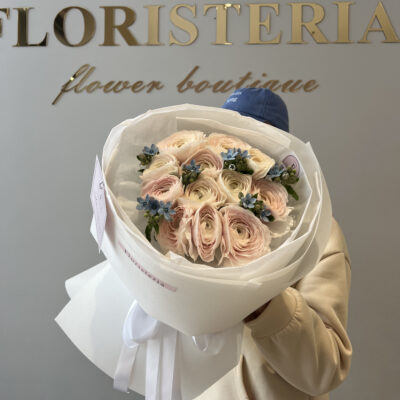 Букет з ранункулюсва та оксипеталума