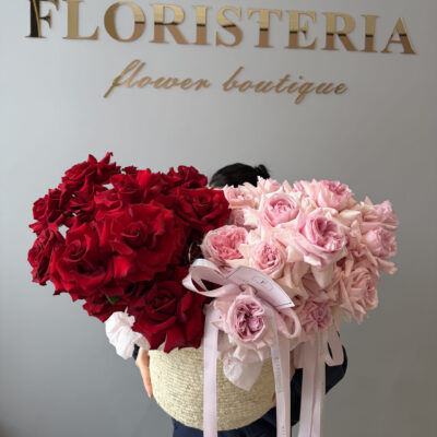 Композиція з 51 троянди в плетеному кошику