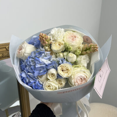 Мікс з піоновидних троянд, ароматної туберози та гортензії