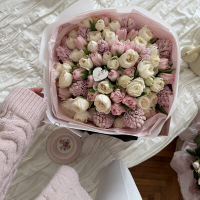 Ексклюзивний букет з кущових троянд, ароматних гіацинтів та преміальних тюльпанів Dreamer