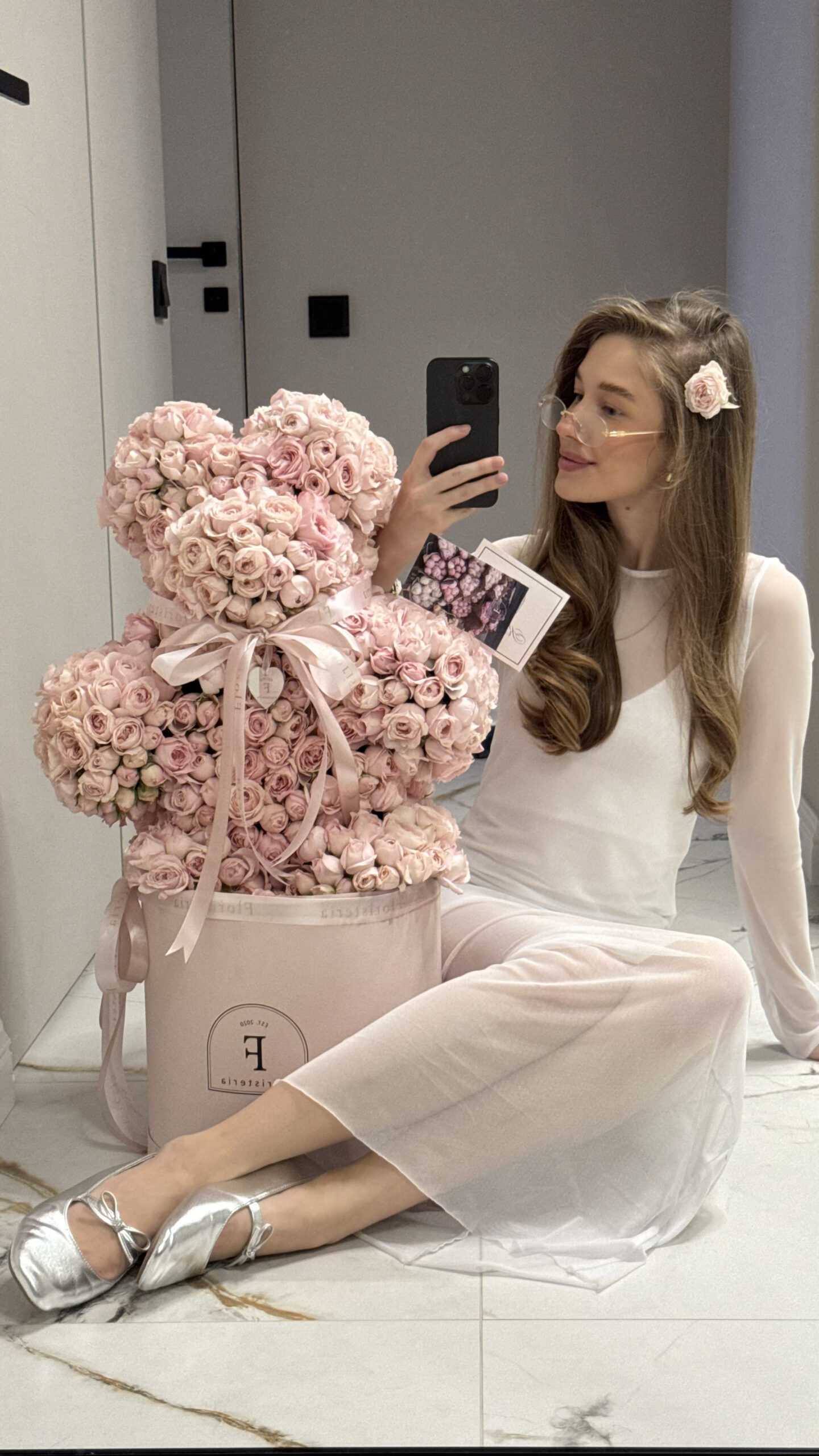 Троянди в коробці