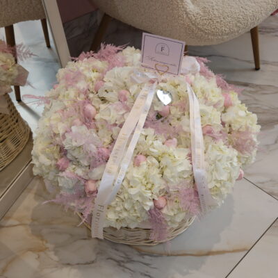 Ніжна композиція з гортензій, троянд Peony Pink та аспарагусу