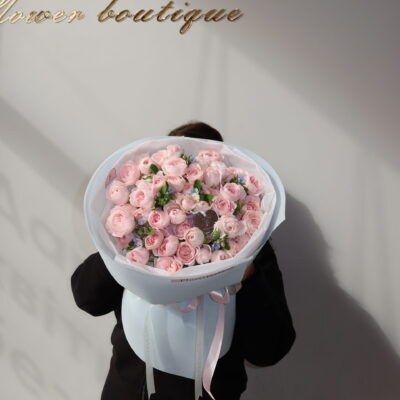 Букет з кущових троянд Fairy Kiss та оксипеталуму