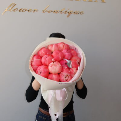 Букет з 11 півоній сорту Coral Charm