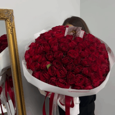 101 троянда Madame Red