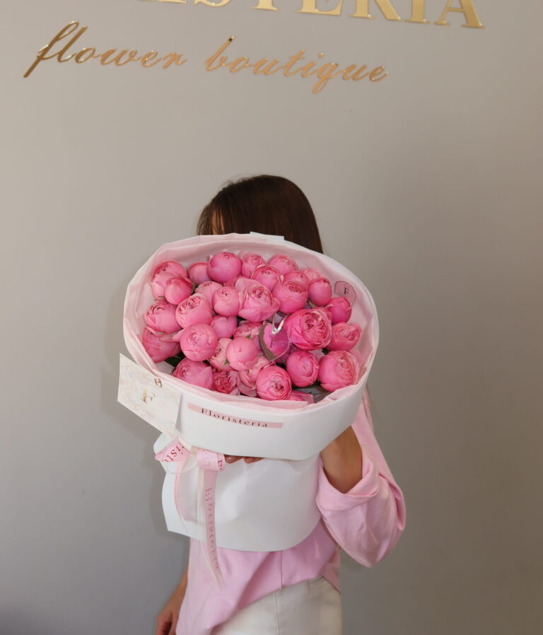 Букет з 11 гілочок троянди Silva Pink